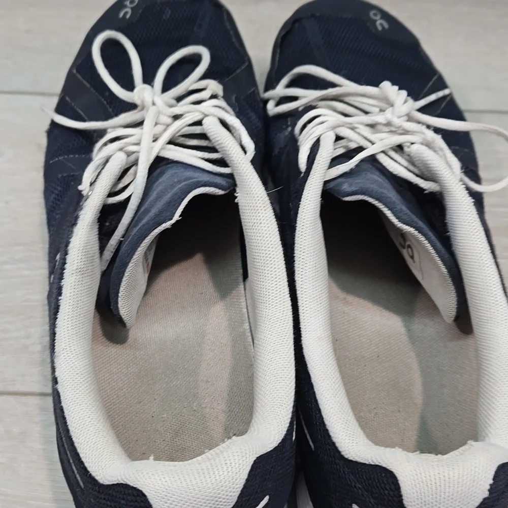 On Running Wimen Navy Athletic Running Shoes Sneakers Sz 10.5